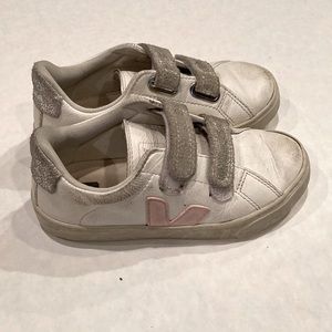 Veja girls white and silver Velcro strap sneakers with pink logo